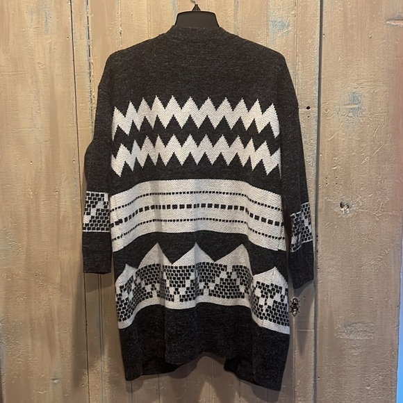 Ellie Kate Women's Gray Black White Geometric Knit Cardigan Sweater Size S/M - Picture 6 of 7